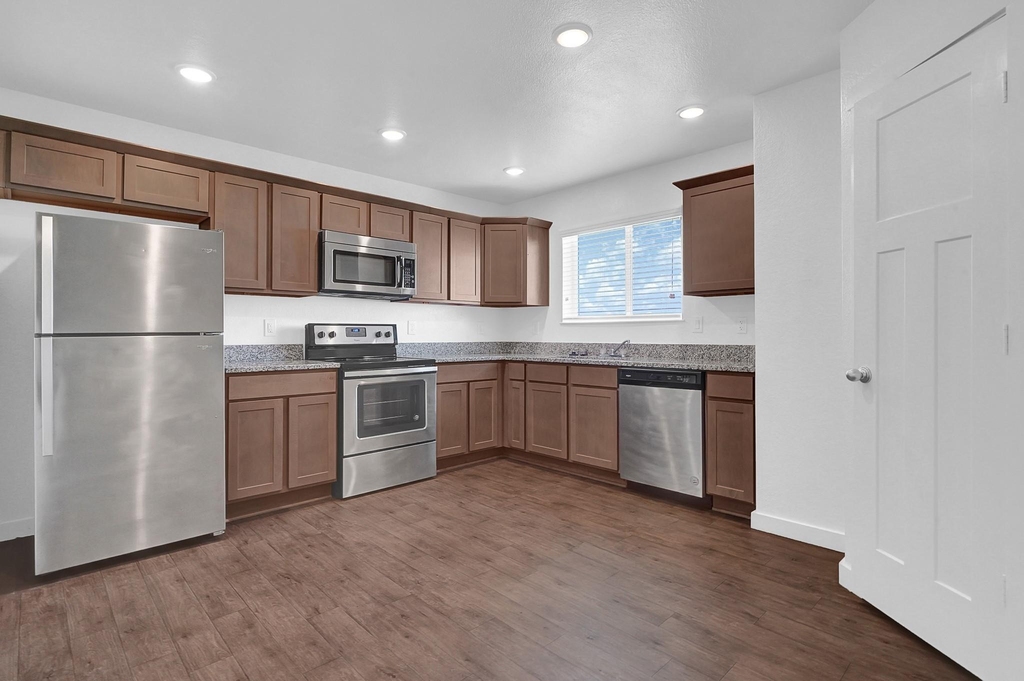 21155 Gosling Road - Photo 8