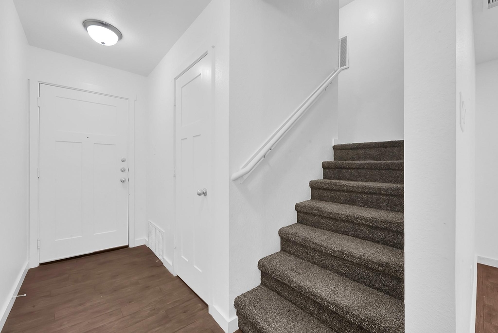 21155 Gosling Road - Photo 6