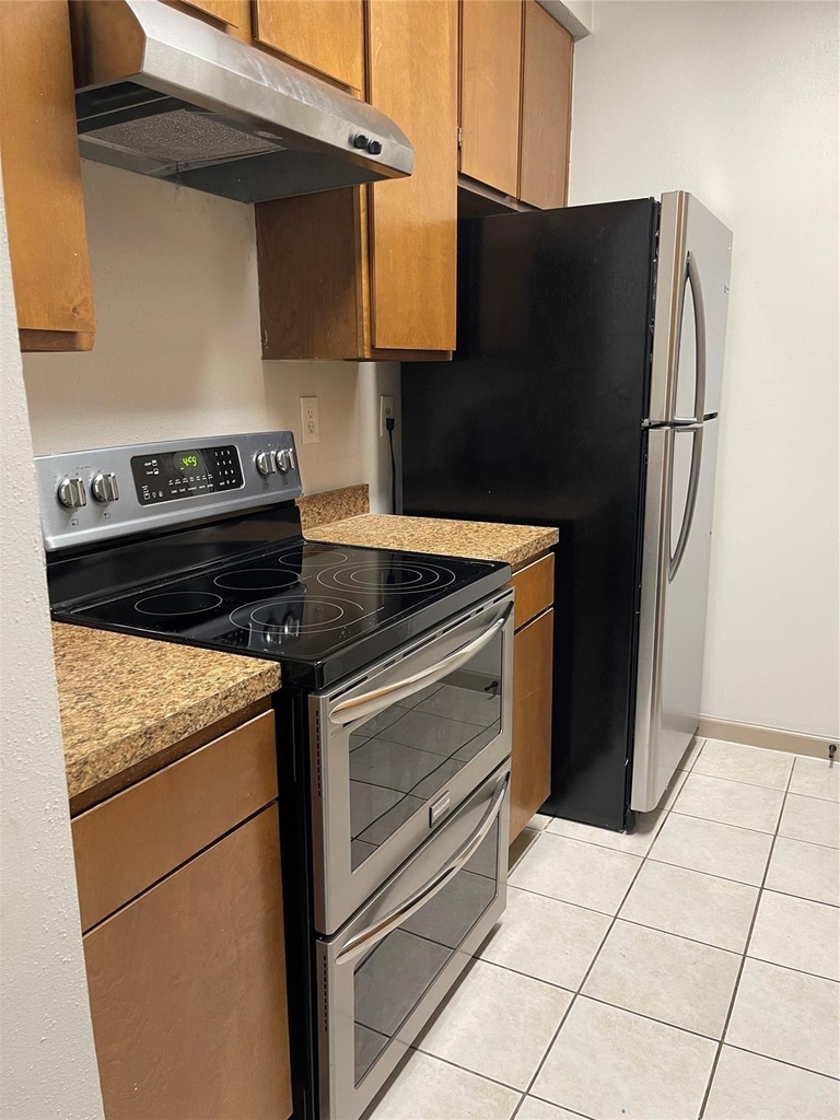 10053 Westpark Drive - Photo 4