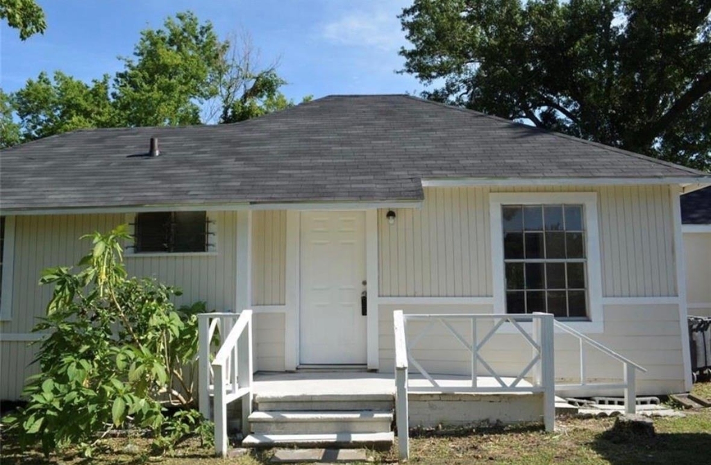 2514 Lynnfield Street - Photo 1