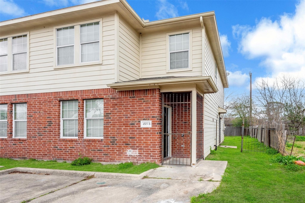4515 Perry Street - Photo 0