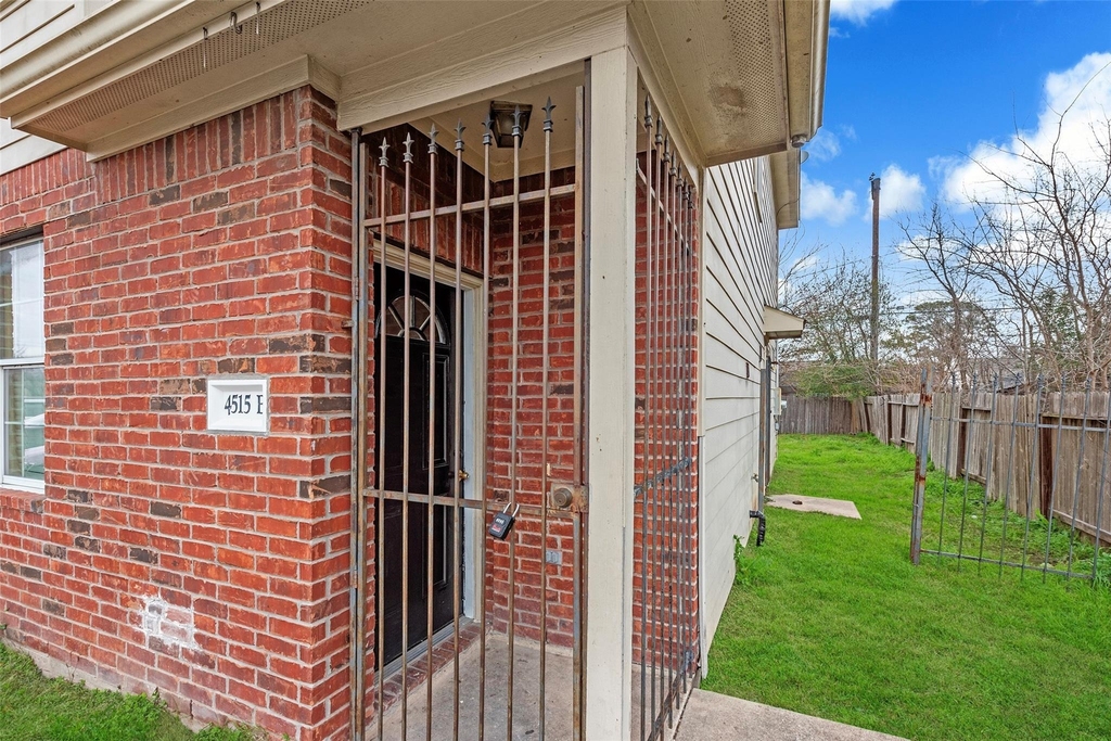4515 Perry Street - Photo 1