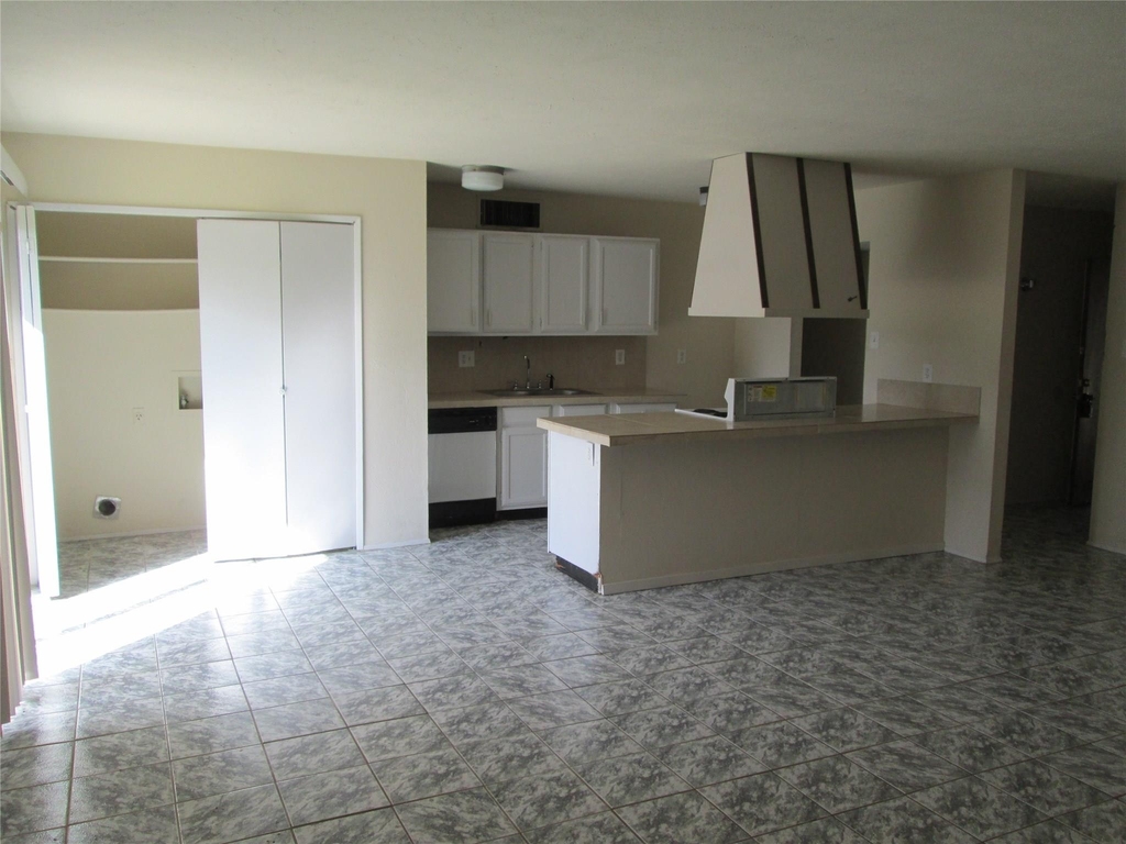 6818 Glenstein Drive - Photo 14