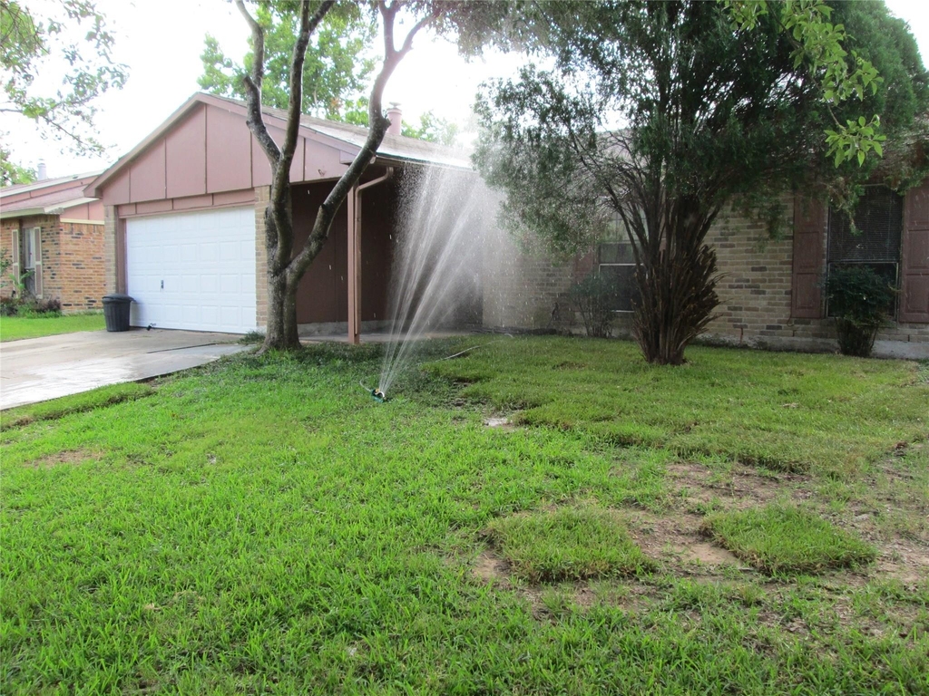6818 Glenstein Drive - Photo 3