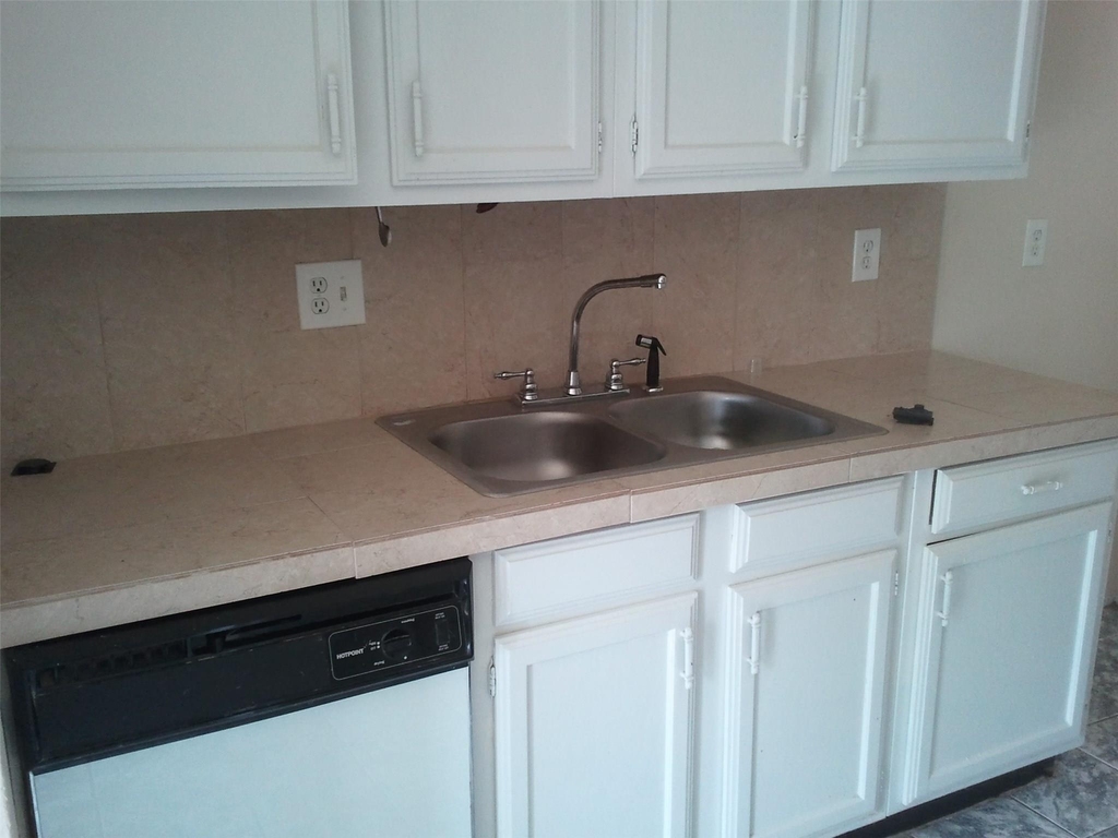 6818 Glenstein Drive - Photo 7