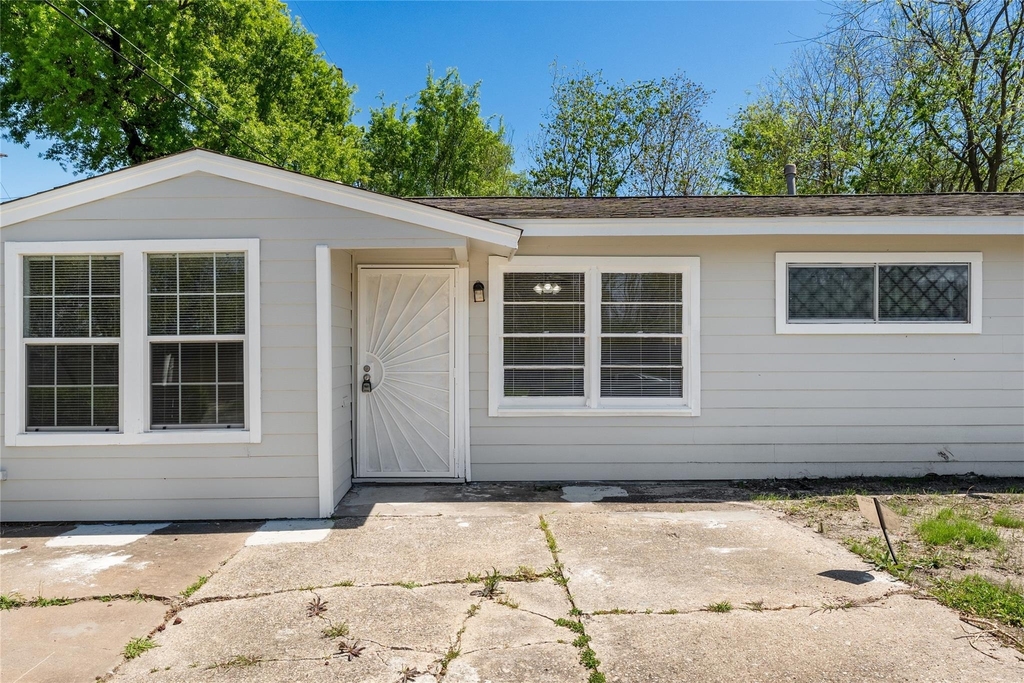 7725 St Lo Road - Photo 0