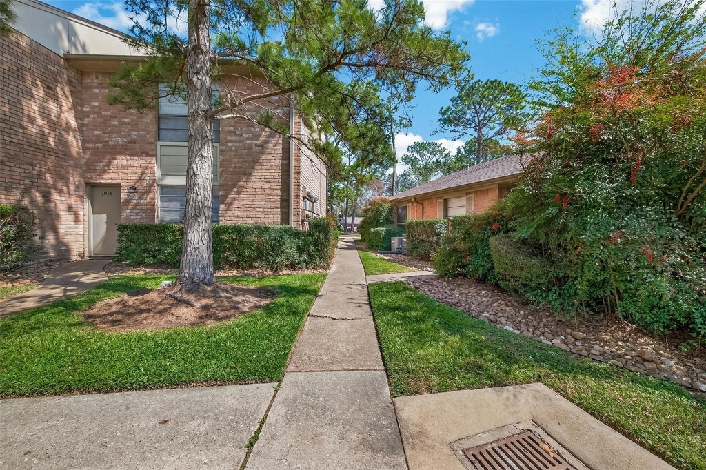 8801 Hammerly Boulevard - Photo 23