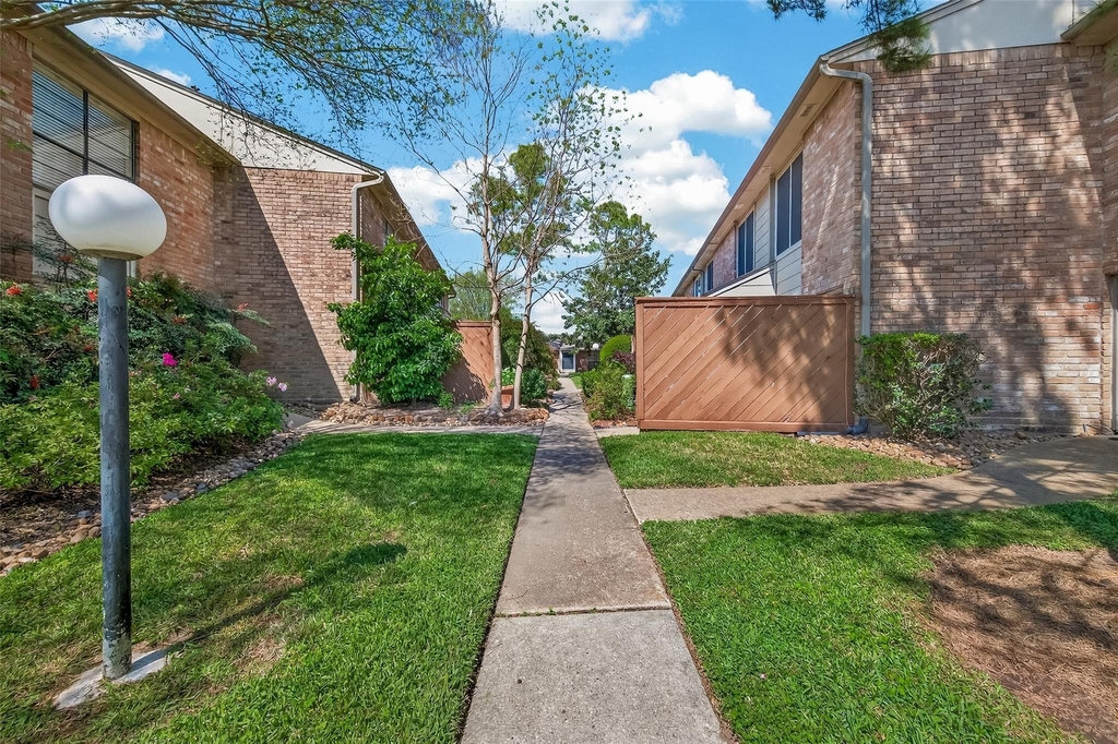 8801 Hammerly Boulevard - Photo 21