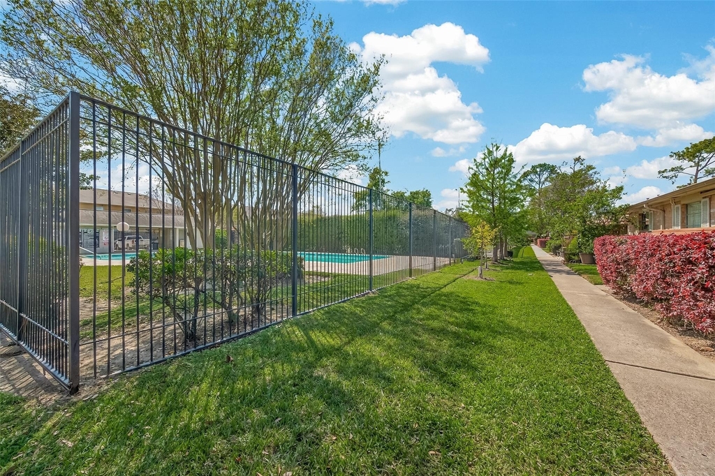 8801 Hammerly Boulevard - Photo 28