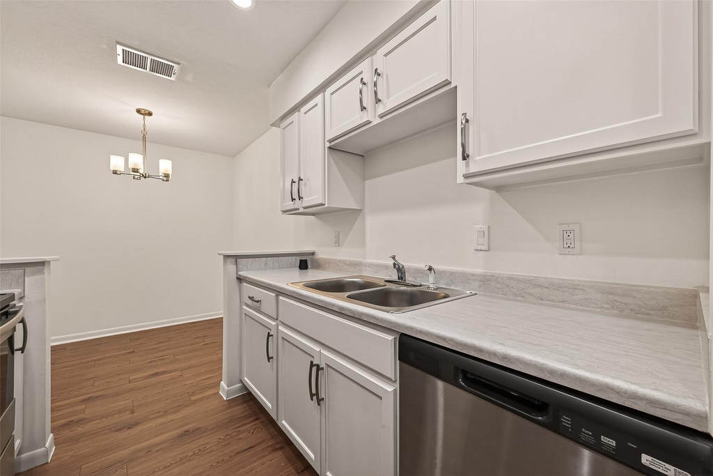 8801 Hammerly Boulevard - Photo 9