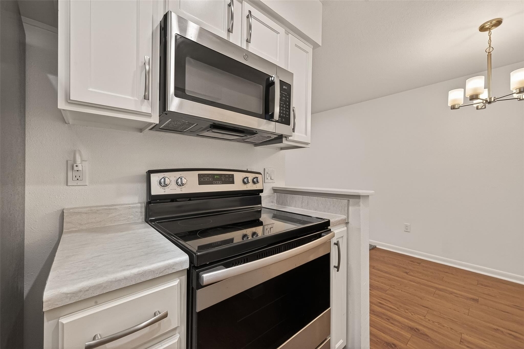 8801 Hammerly Boulevard - Photo 10