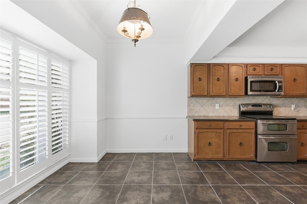 8614 Oakford Drive - Photo 4