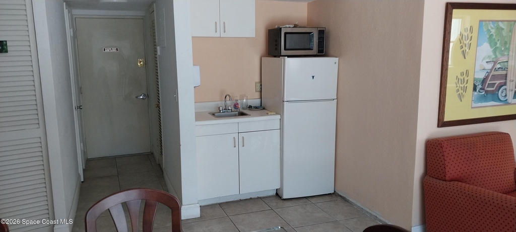 221 Columbia Drive - Photo 2