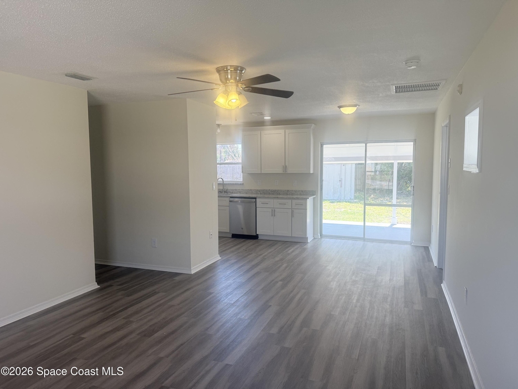 2780 Floresta Drive Ne - Photo 2