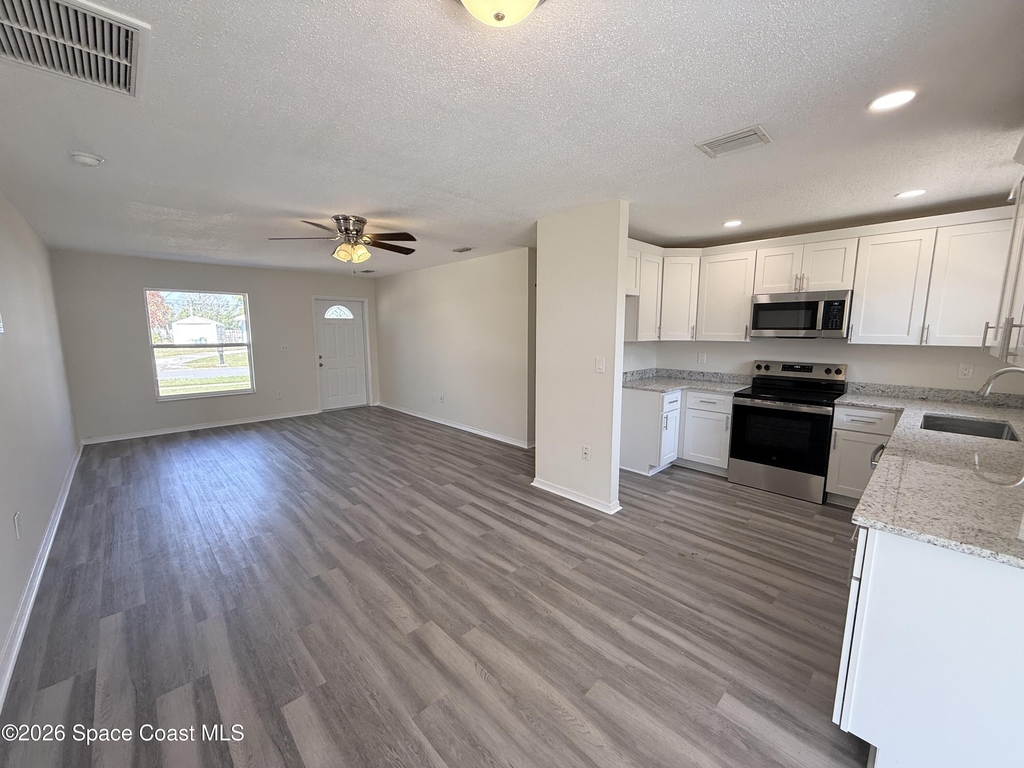2780 Floresta Drive Ne - Photo 1