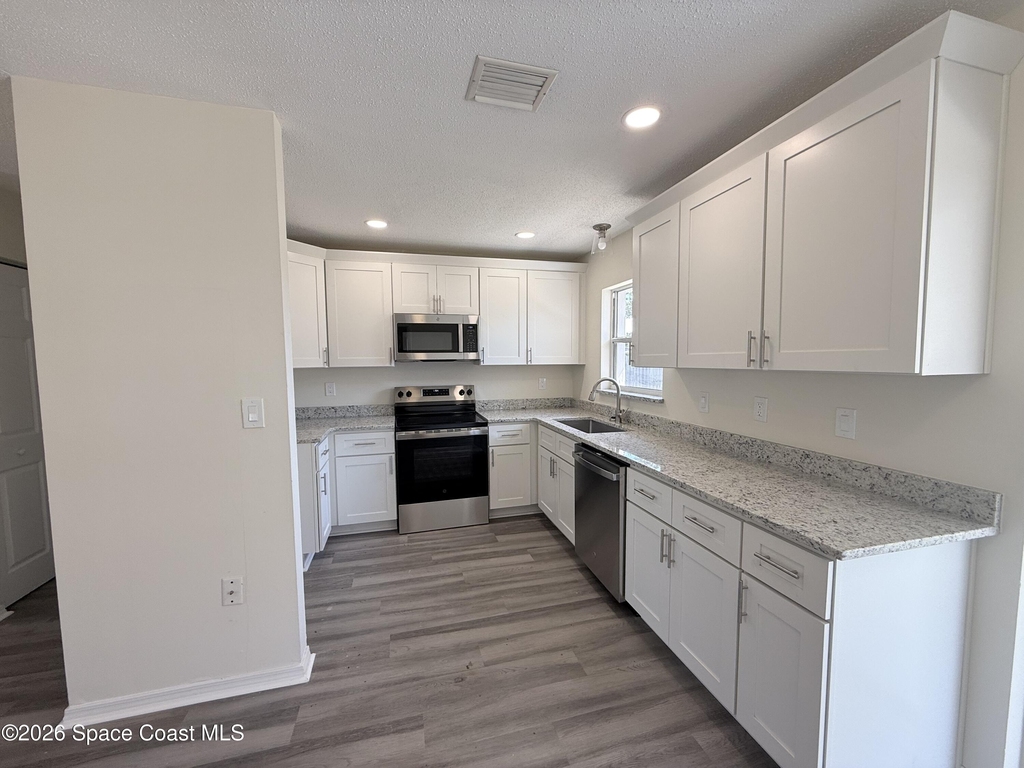 2780 Floresta Drive Ne - Photo 3