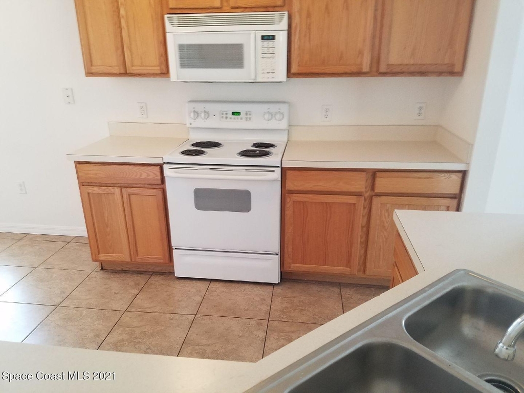 888 Macon Drive - Photo 5