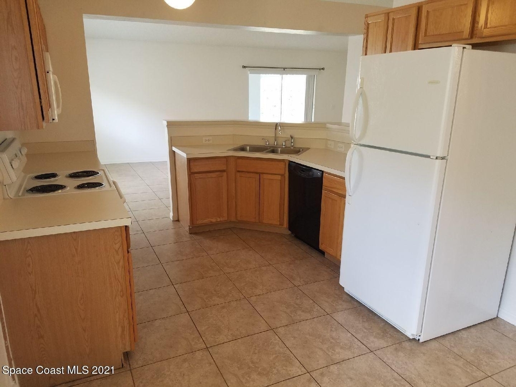888 Macon Drive - Photo 4