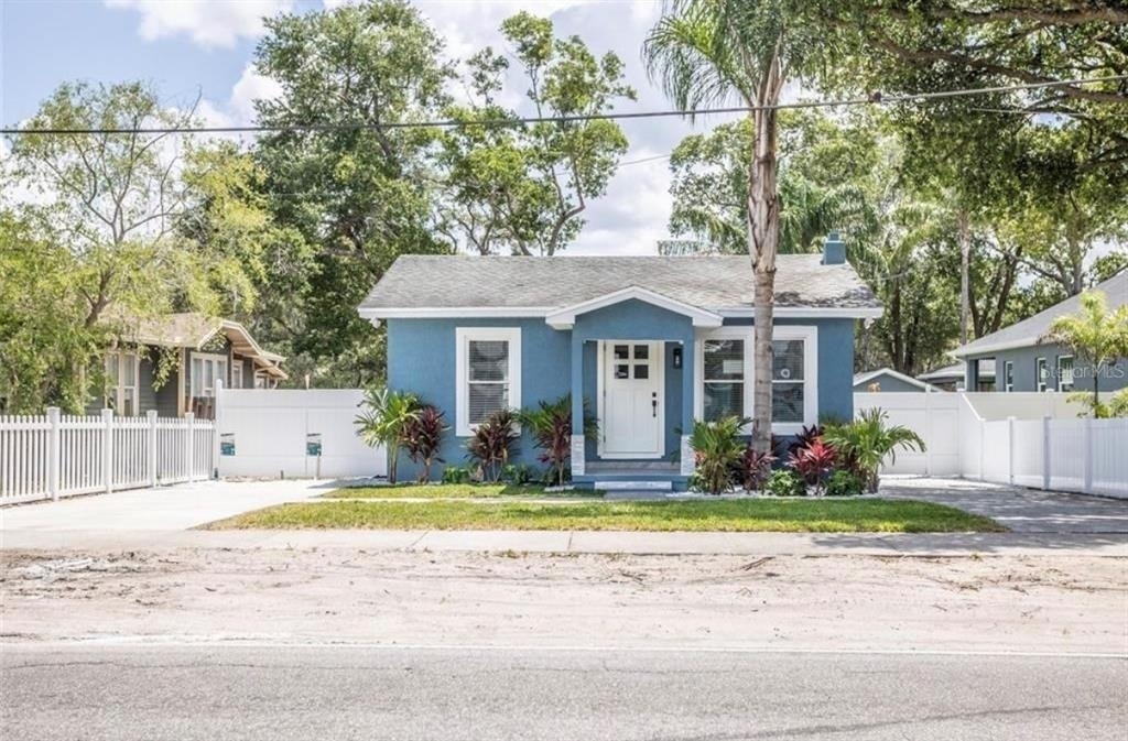 8907 N Boulevard - Photo 0