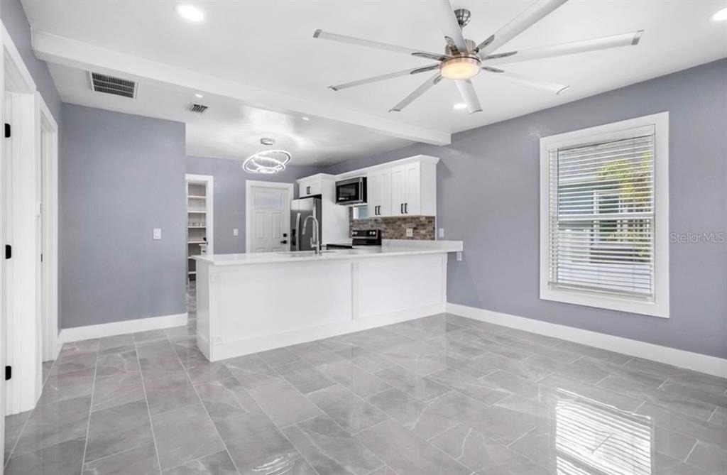 8907 N Boulevard - Photo 2