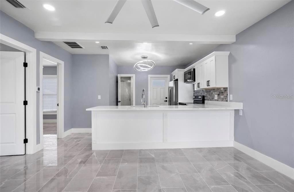 8907 N Boulevard - Photo 1