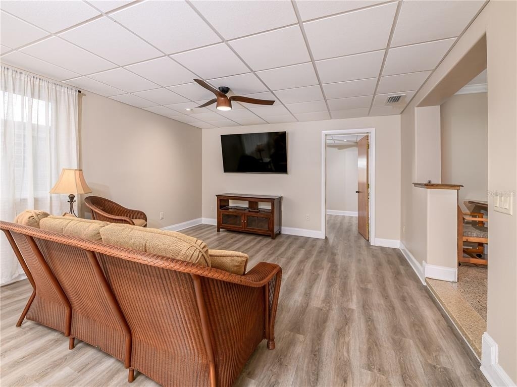 907 Hillside Terrace - Photo 13