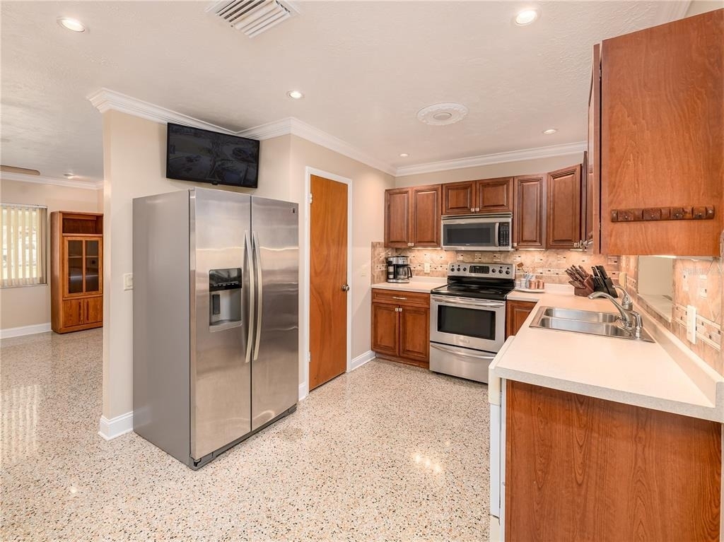 907 Hillside Terrace - Photo 10