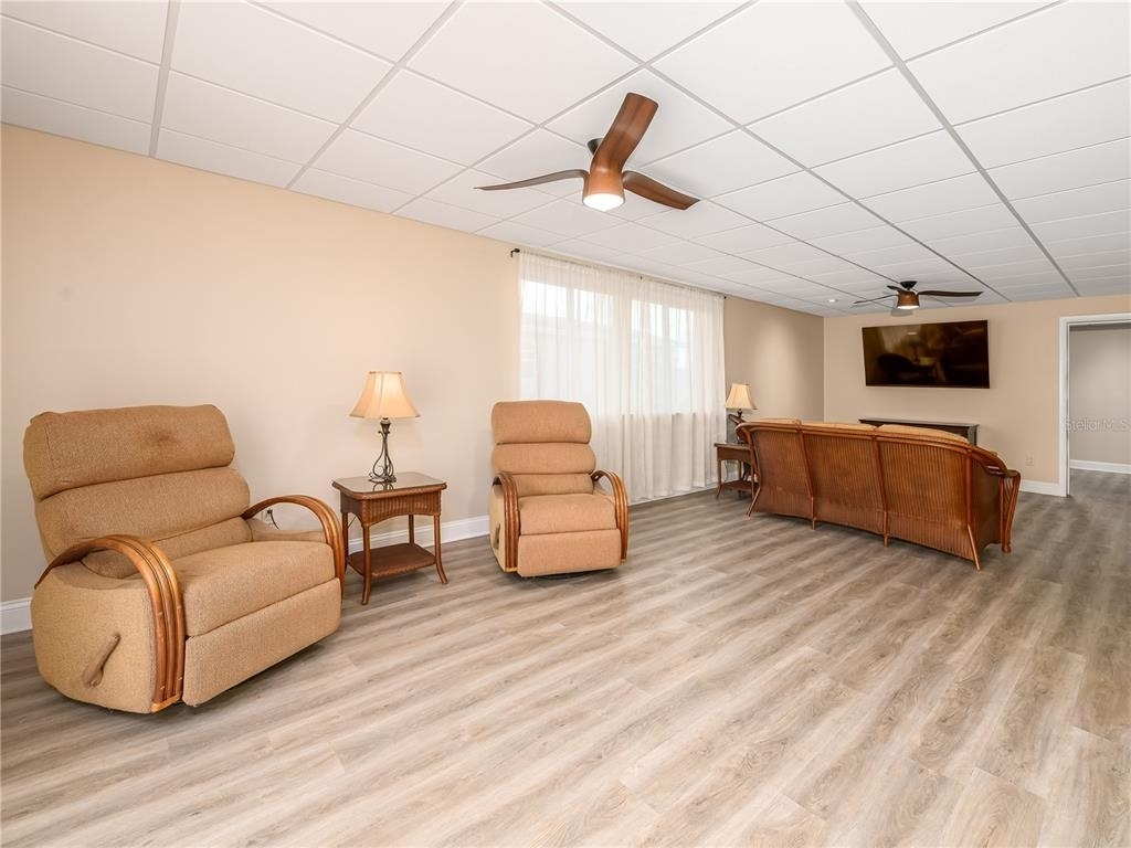 907 Hillside Terrace - Photo 12