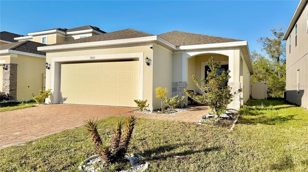5003 Royal Point Avenue - Photo 0