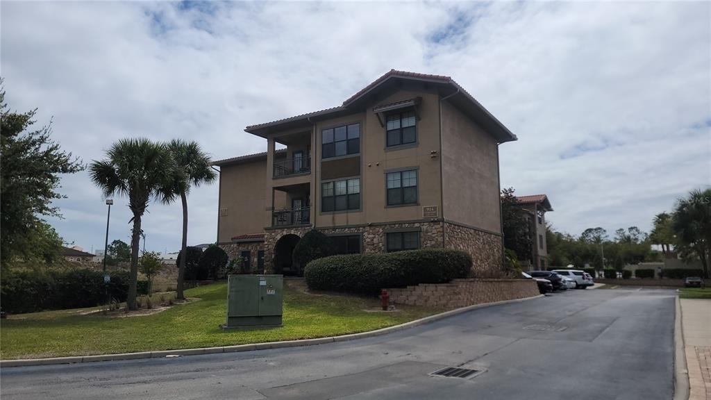 914 Charo Parkway - Photo 1