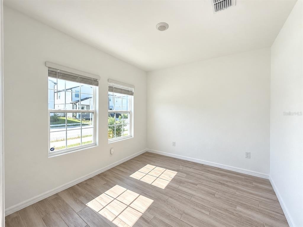 2077 Derwent Drive - Photo 3
