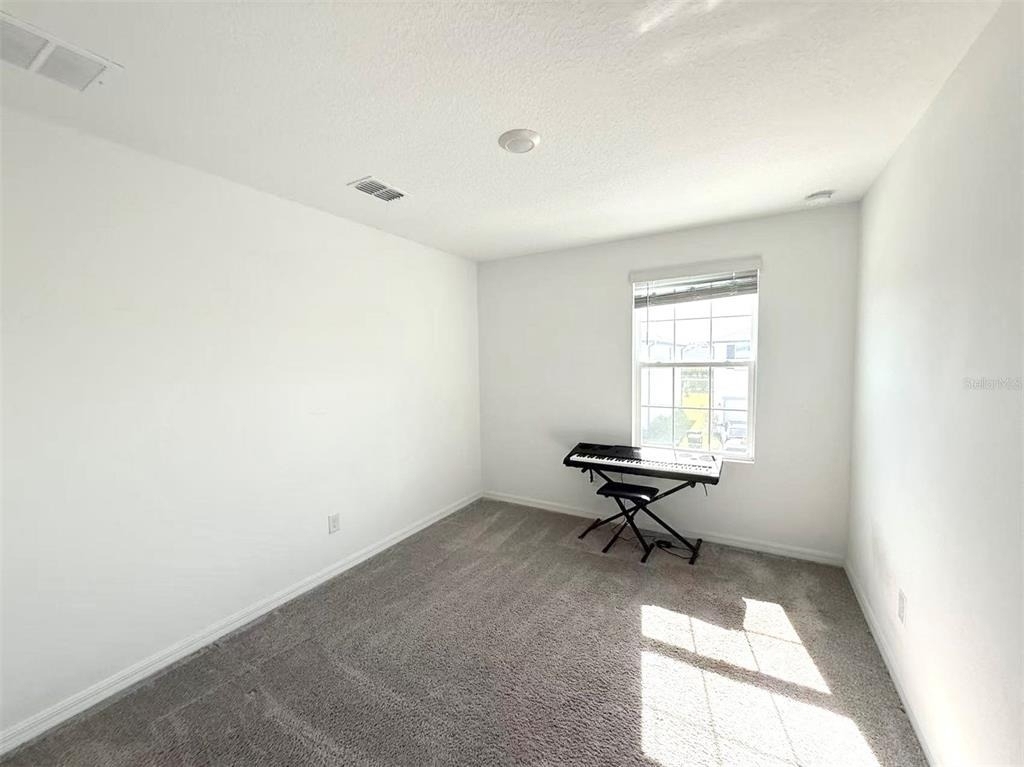 2077 Derwent Drive - Photo 6