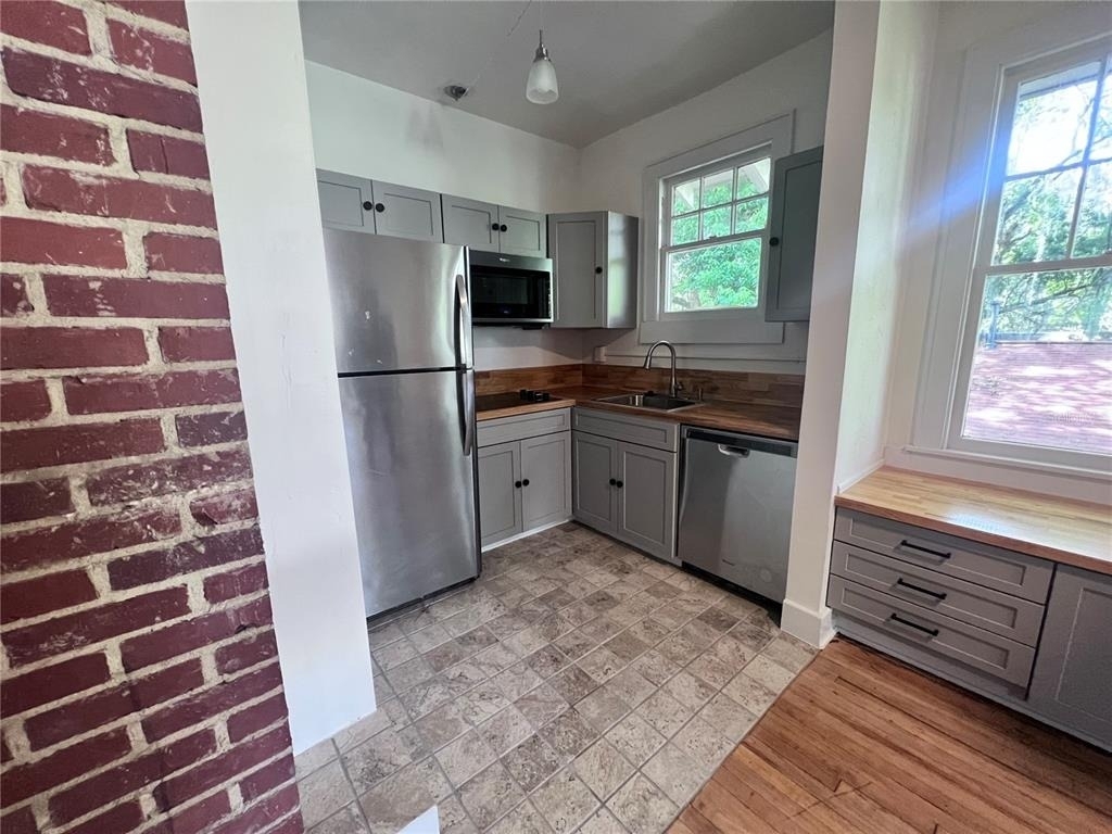 204 Nw 3rd Street - Photo 1