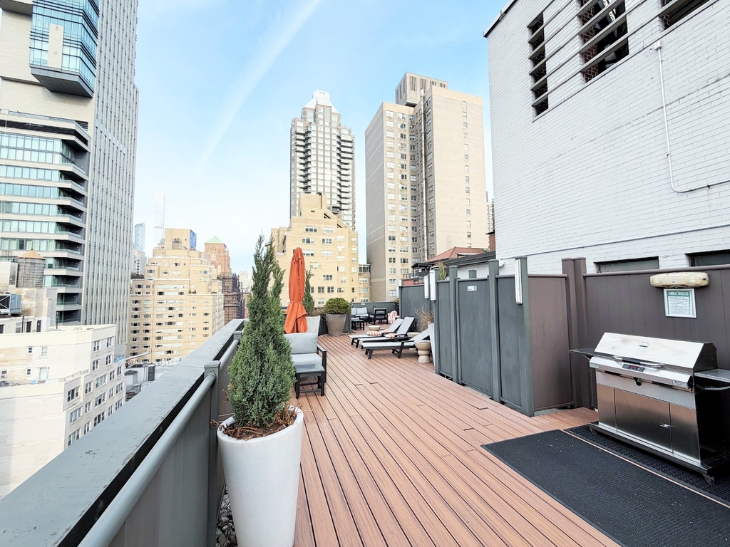 East 63rd Street - Photo 9