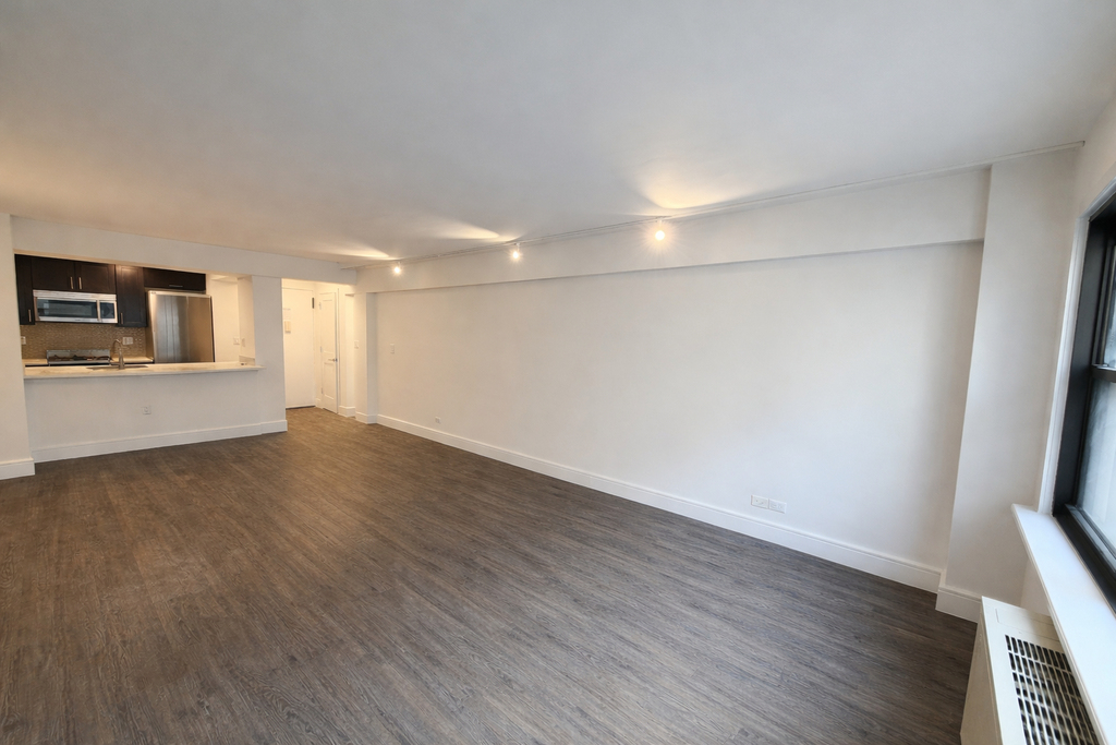 East 63rd Street - Photo 3