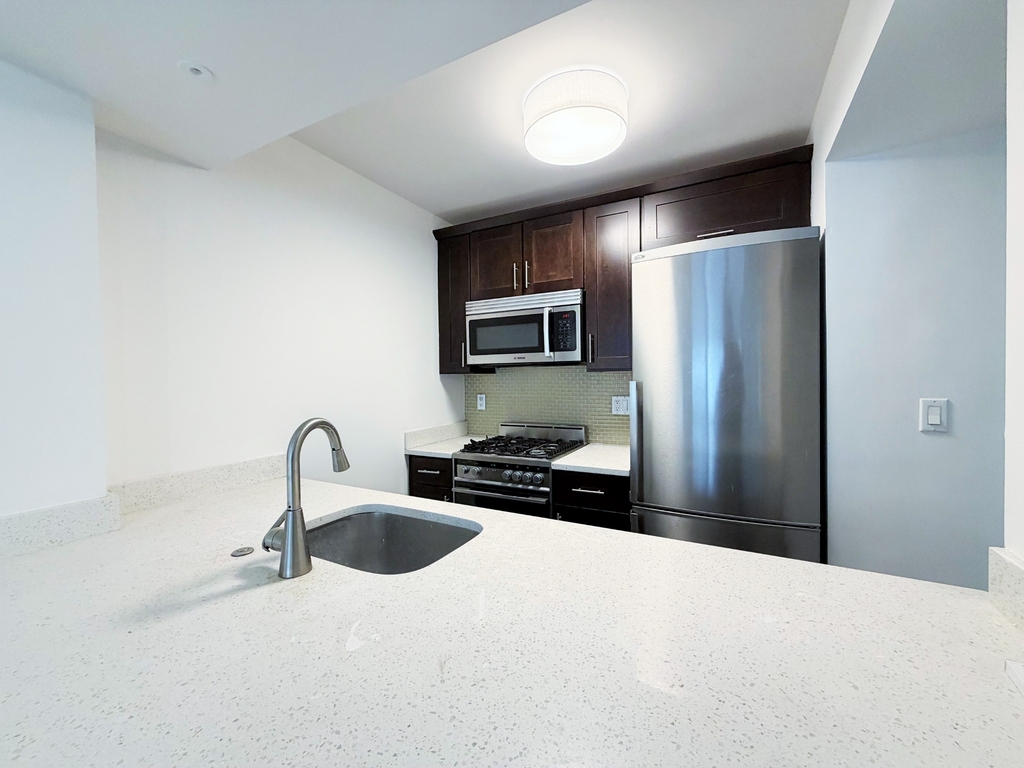 East 63rd Street - Photo 6