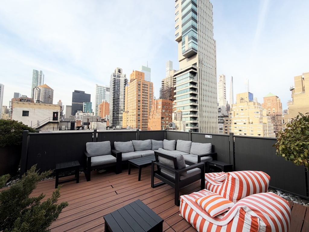 East 63rd Street - Photo 10