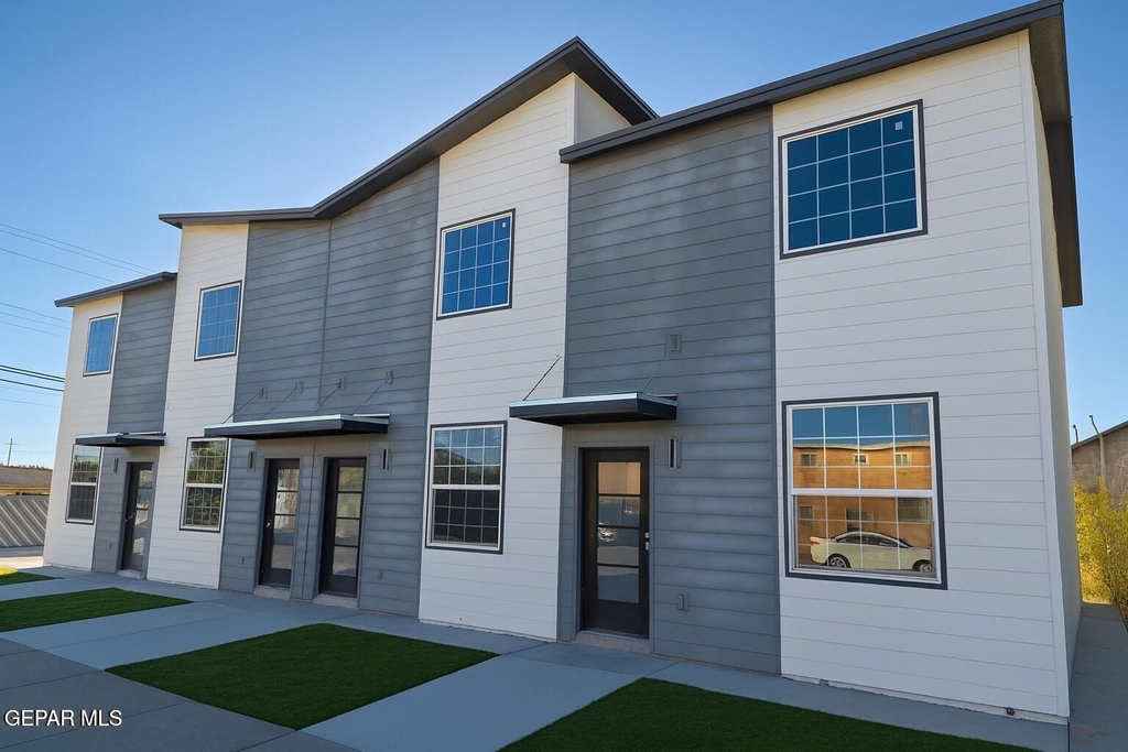 3030 Pera Avenue - Photo 0