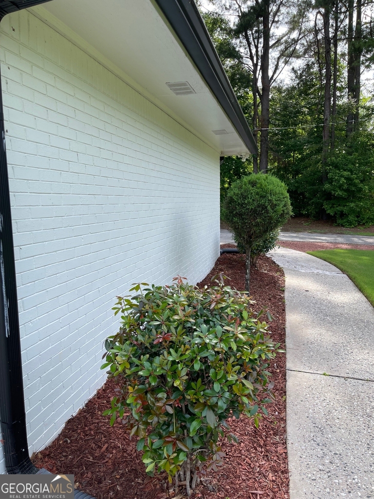 558 Kenwood Road - Photo 2