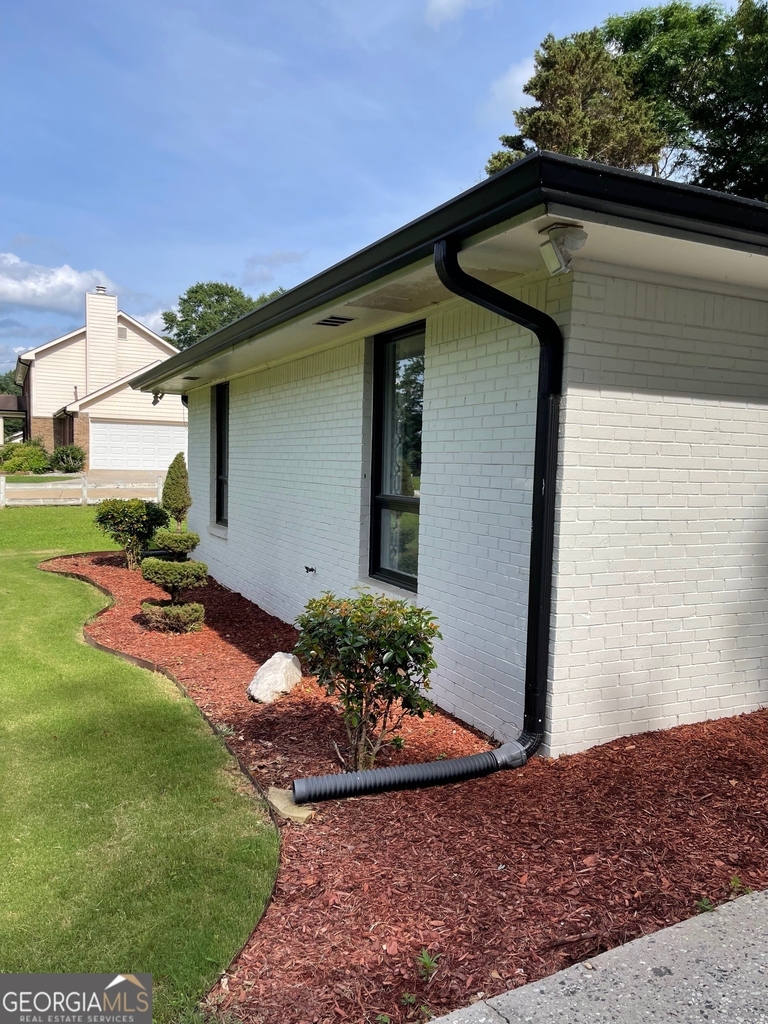 558 Kenwood Road - Photo 3