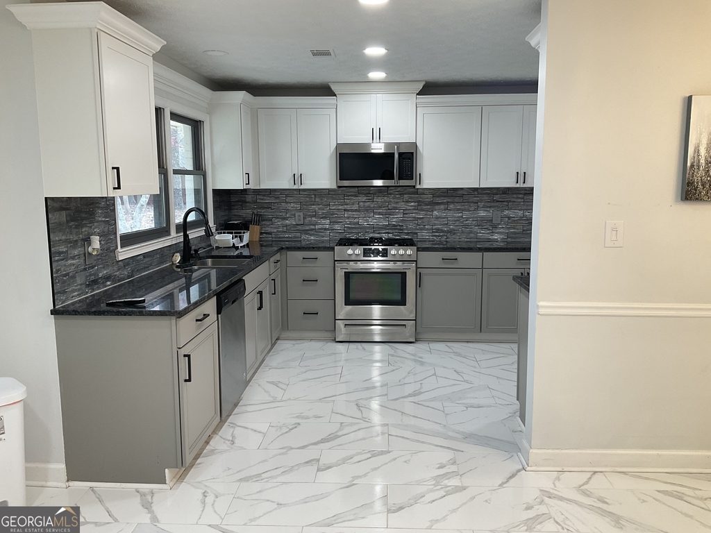 558 Kenwood Road - Photo 9