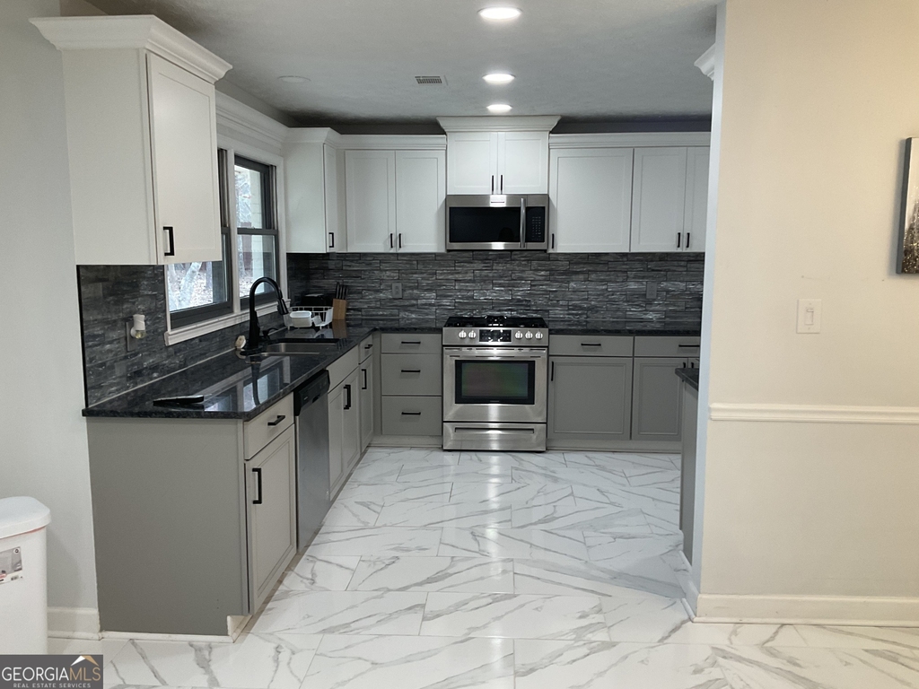 558 Kenwood Road - Photo 11