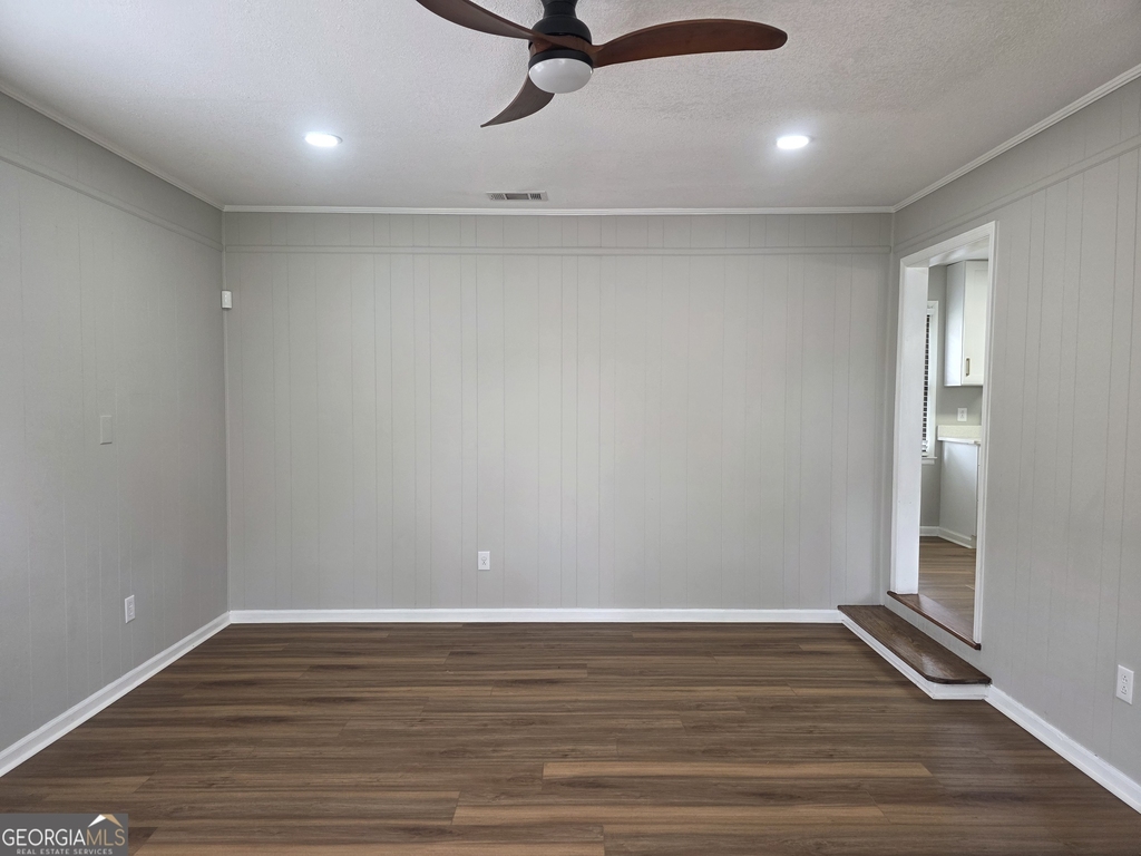 103 W 15th Street - Photo 2