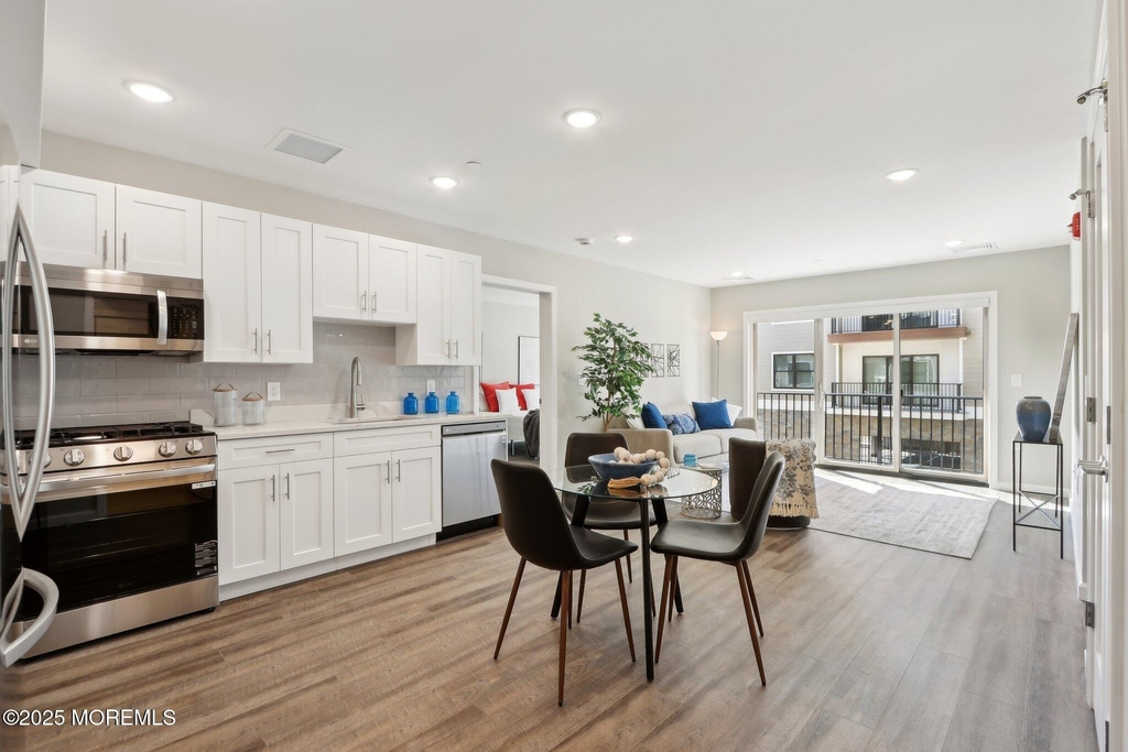 272 Willow Avenue - Photo 5
