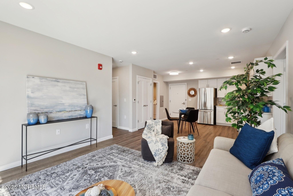 272 Willow Avenue - Photo 3