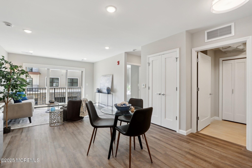 272 Willow Avenue - Photo 4
