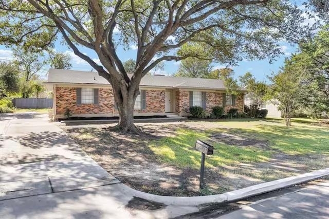 3170 Golfing Green Drive - Photo 0