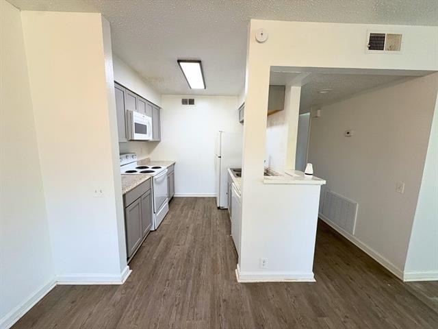 2613 Amherst Court - Photo 3
