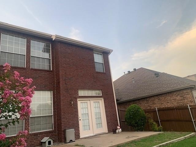 1027 Creek Bend - Photo 5