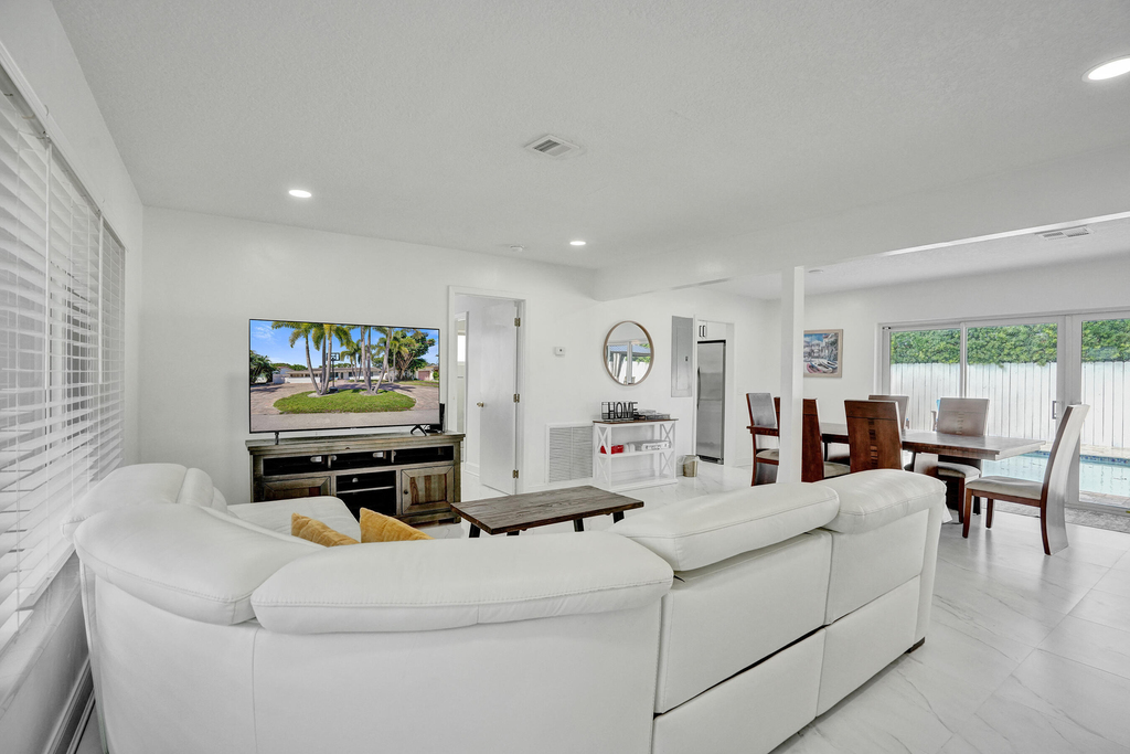 1633 Se 5th Court - Photo 4